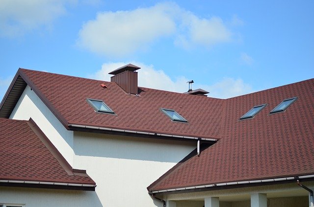 האם גג רעפים עדיף על פני גג שטוח